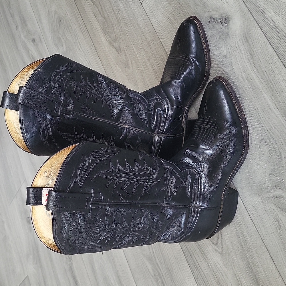 Tony Lama Boots Men's 8D Black Embroidered Cowboy Boot Style VM2993